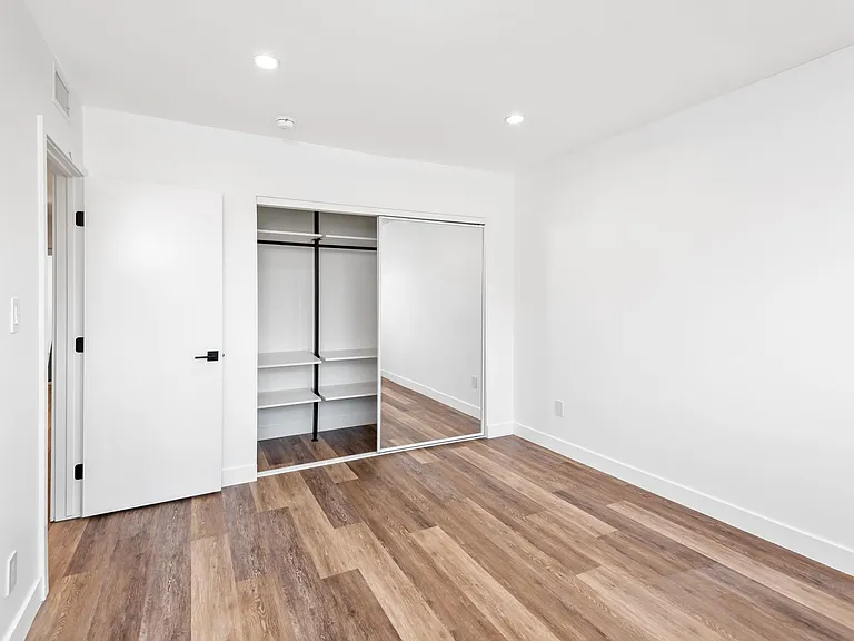 1563 Gordon St — Photo 24