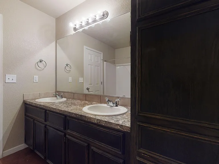 914 Ramblewood St #B — Photo 6