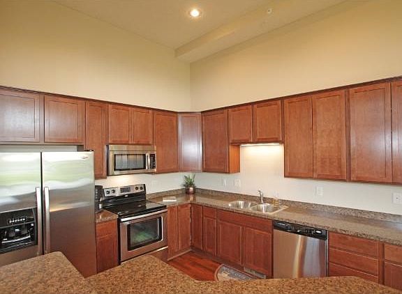 3rd image of 472 Stonewood Ln