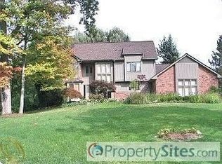 5916 Independence Ln, West Bloomfield, MI