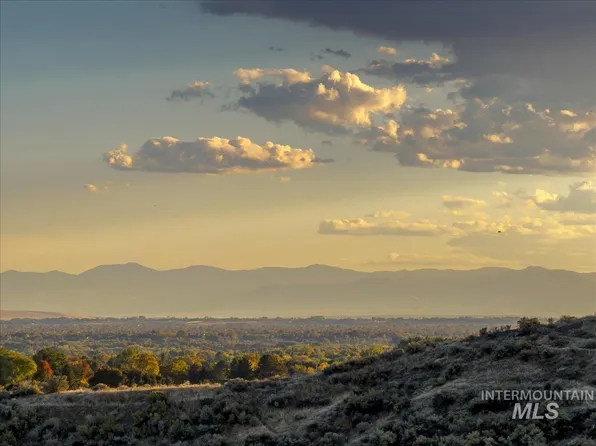 5735 N Willow Creek Rd, Eagle, ID 83616