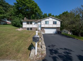 12530 Tussock Ct, Eden Prairie, MN 55344