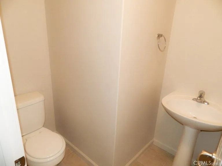 1093 Belridge St — Photo 10