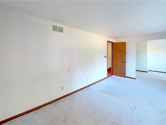 5th image of 6 Deer Run Ct