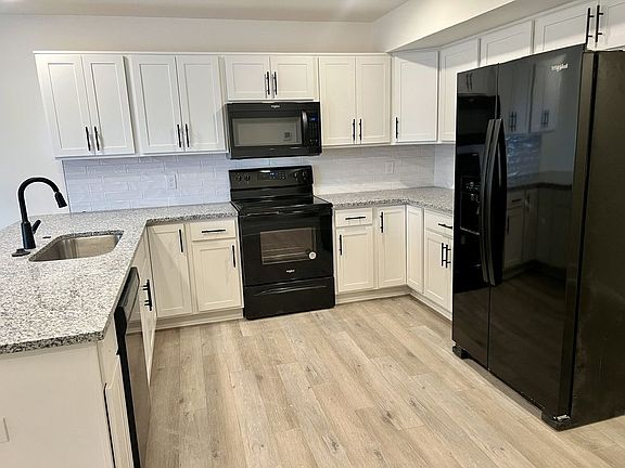 3rd image of 44 Barefoot Ln