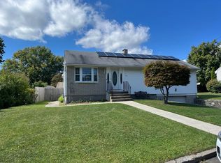 145 Sunburst Rd, Bridgeport, CT 06606