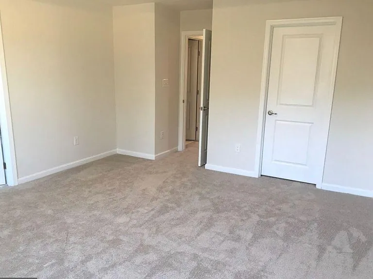 164 Mulberry Dr — Photo 3
