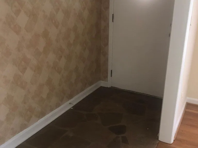 2508 Sherbrooke Dr NE — Photo 9