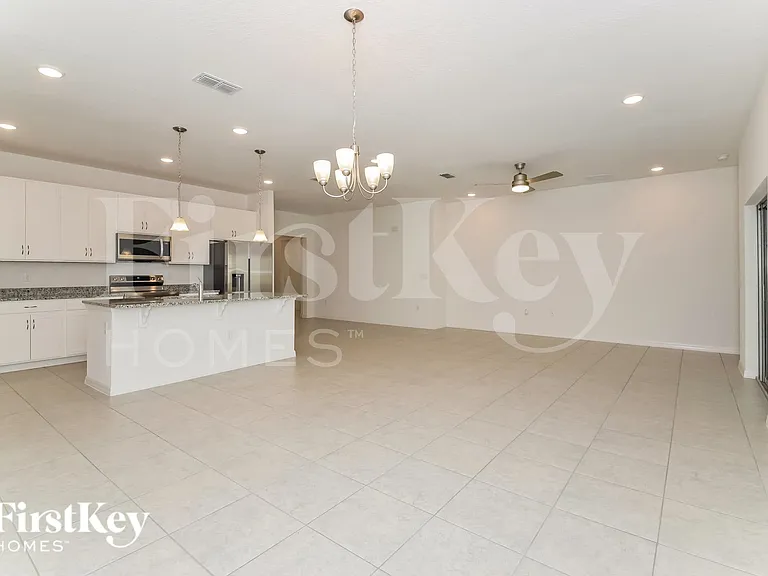 327 Corbel Ln — Photo 5