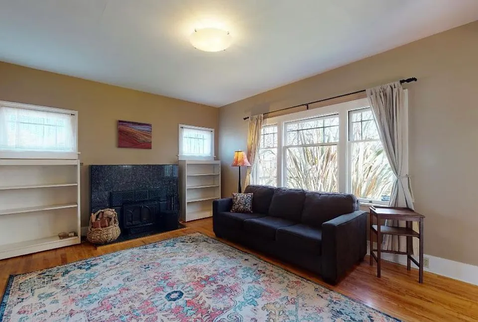 2202 I St