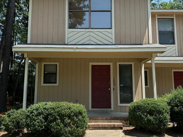 1220 Huntsman Ct, Fayetteville, NC 28303
