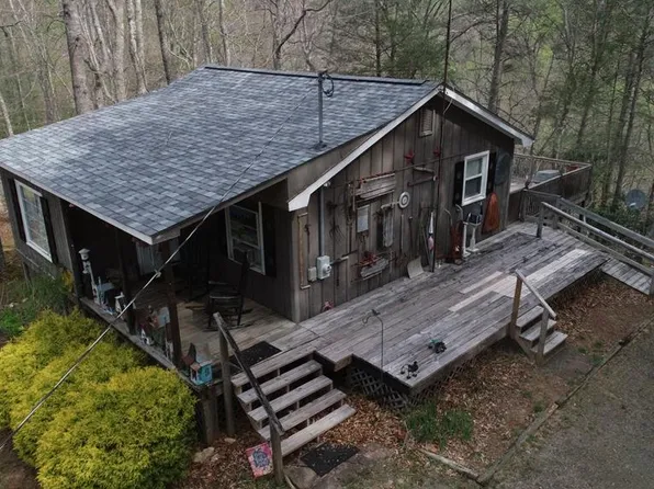 35 Spruce Dr, Dugspur, VA 24325