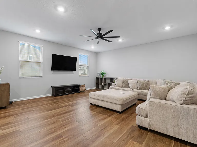 64 Brewster Dr — Photo 10