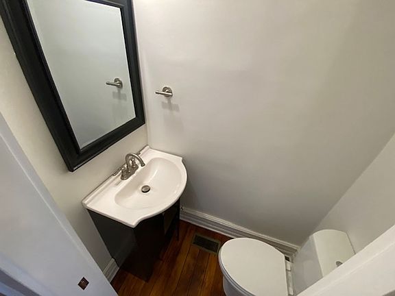 5th image of 77 E Lincoln St APT 1