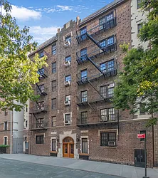 8 Clark Street in Brooklyn Heights