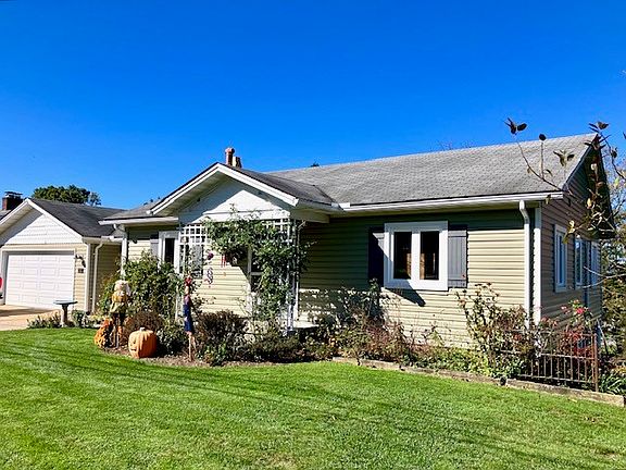 2nd image of 212 Churchill St