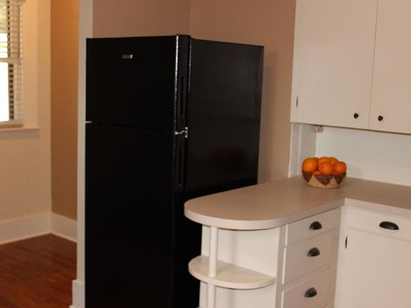 2nd image of 1119 Kayton Ave