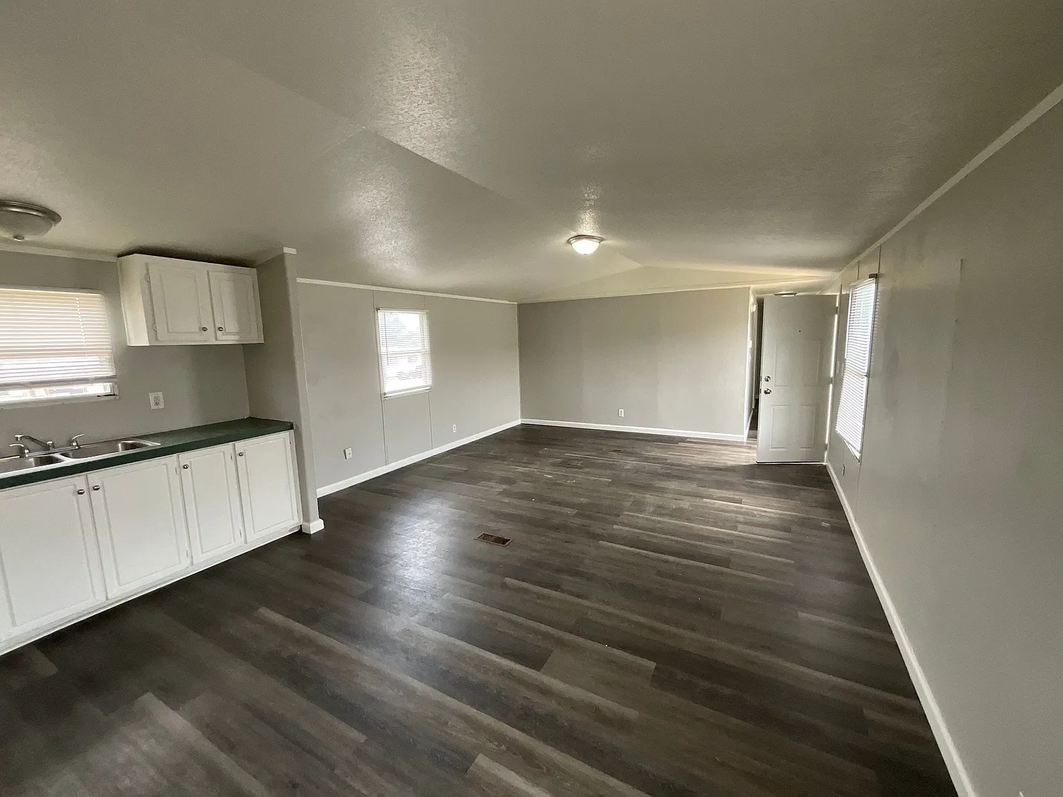 3 bed, 1000 sqft, $1,000 — Photo 2