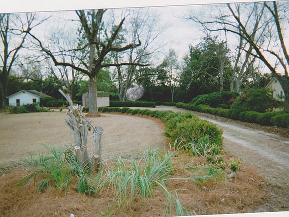 side driveway