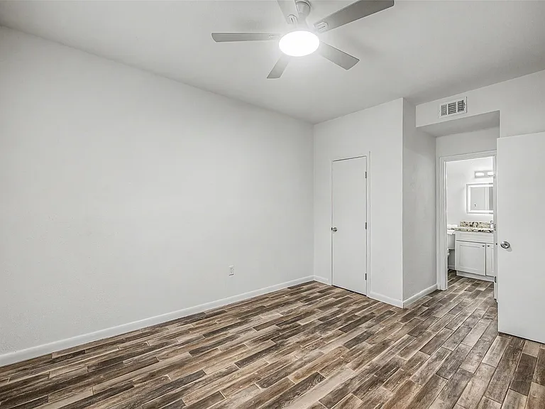 830 Threadneedle St #228 — Photo 6