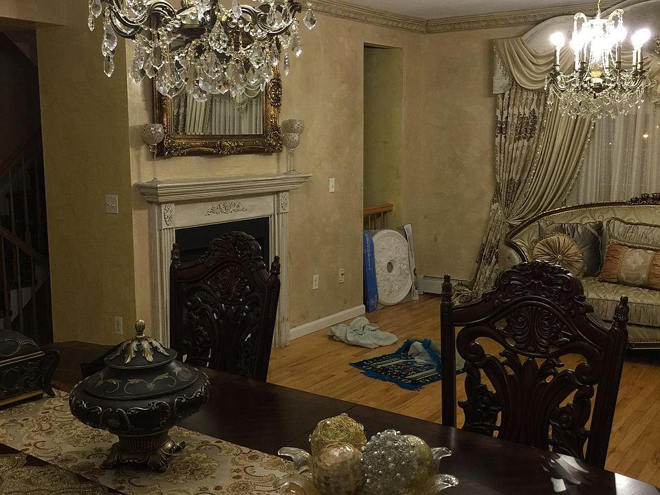 2nd image of 242 Robinson Ave