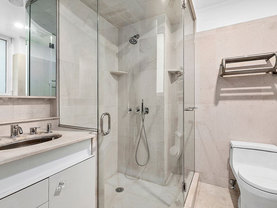 2nd image of 160 Central Park S #661