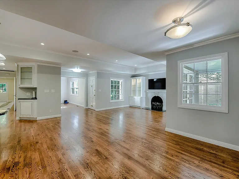 135 Wilder Ave — Photo 18