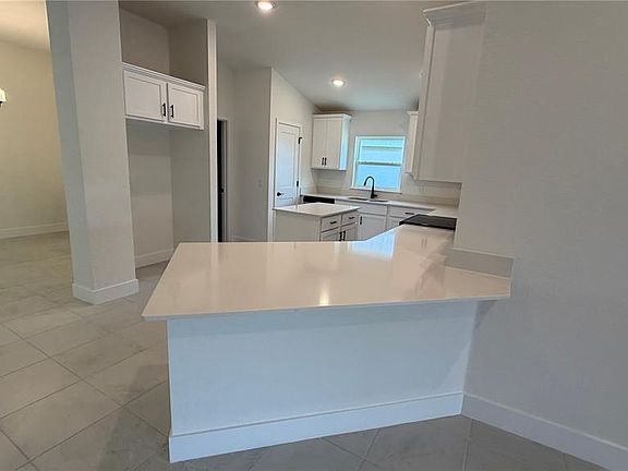 3rd image of 2500 Averland Loop