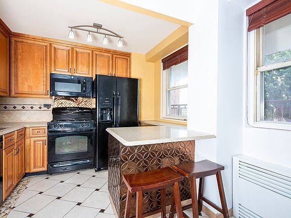 5th image of 5700 Arlington Ave APT 4K