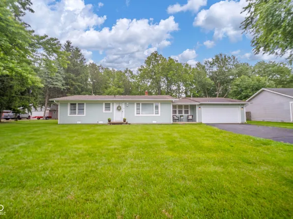 10097 N Balfer Dr E, Fortville, IN 46040