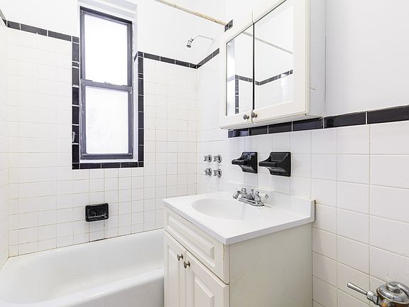 4th image of 20 Seaman Ave APT 2K