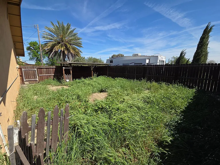 L Street Duplex — Photo 18