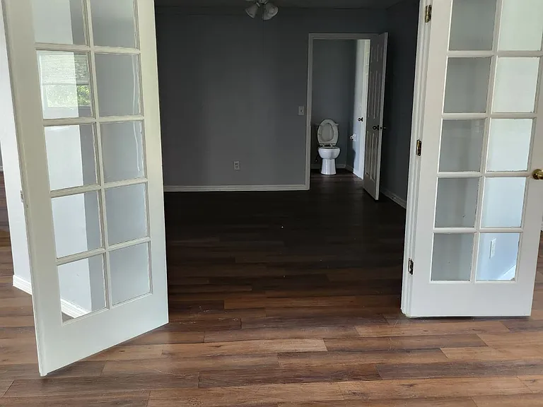 1019 Bandera St — Photo 11