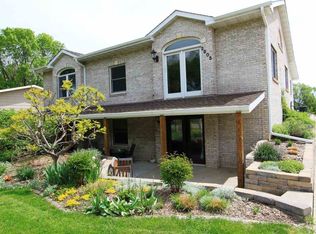 2805 Hiawatha Rd, Cedar Falls, IA 50613