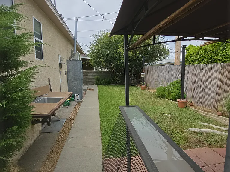 1844 1/2 So Chapel Ave — Photo 20