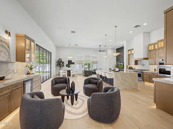 700 N DOBSON Road #11, Chandler, AZ 85224