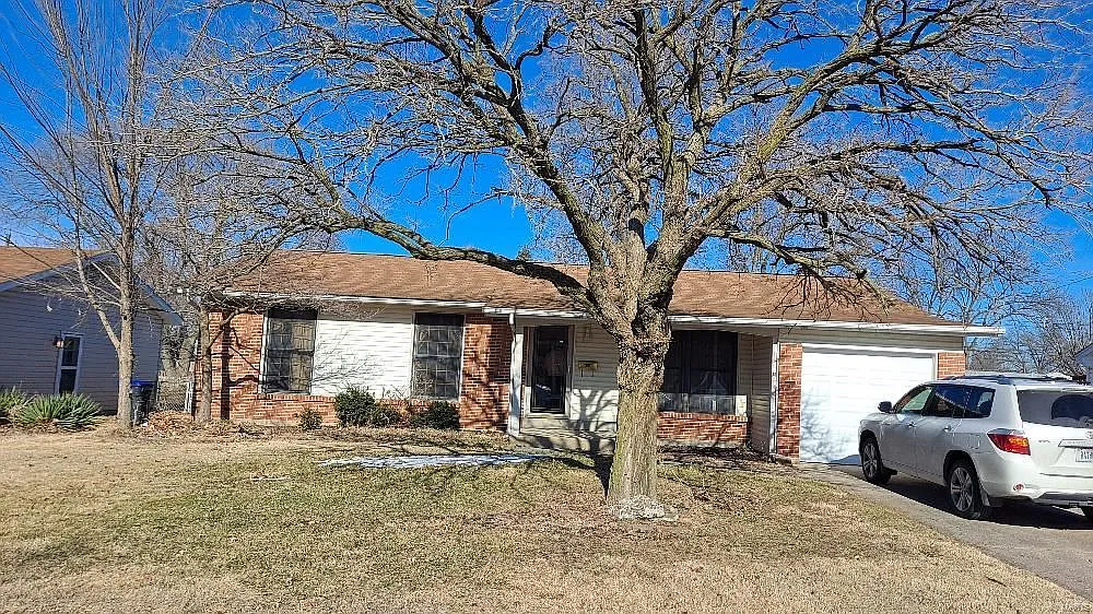 1095 Sherman Ln photo 1