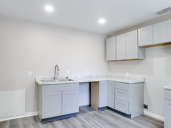 5th image of 4820 39th St