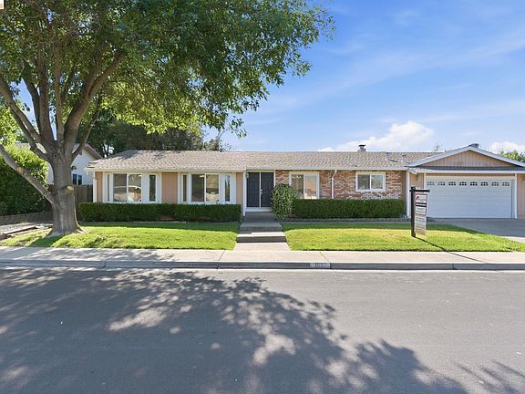 3rd image of 1077 Bellamy Ct