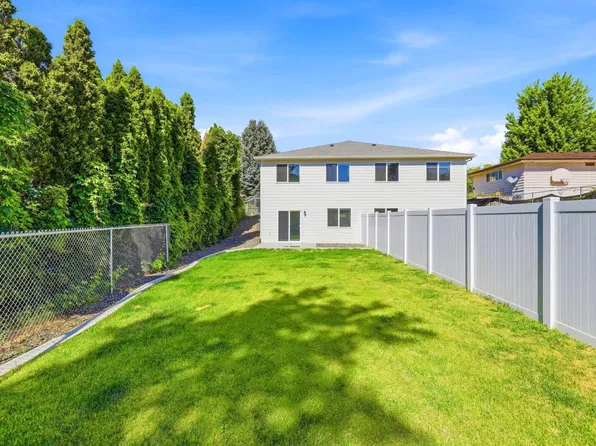 714 W 13th St, Benton City, WA 99320