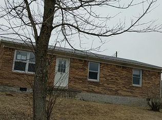 355 Whispering Woods Dr, Irvine, KY 40336