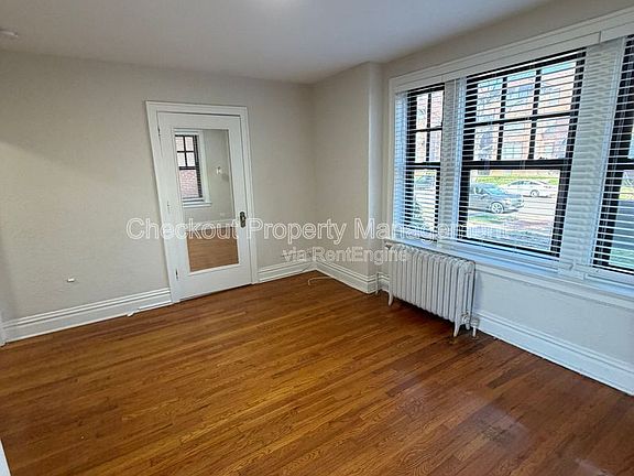 4th image of 5616 Pershing Ave APT 11