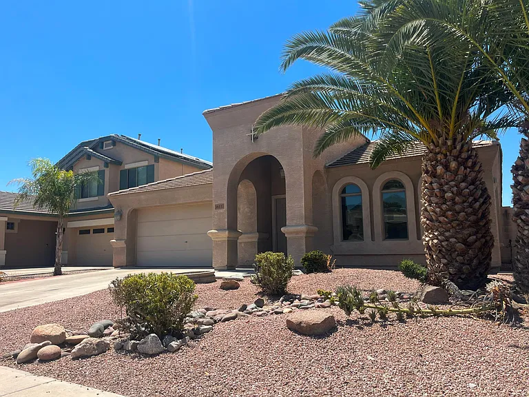 16117 W Winslow Dr — Photo 2