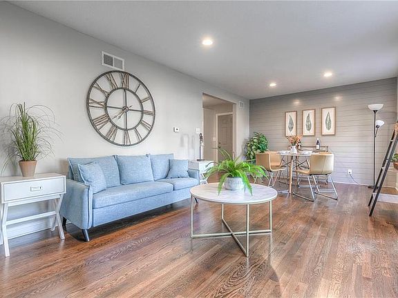 5th image of 2217 W 74th St