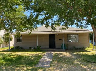 1324 P St, Sanger, CA 93657