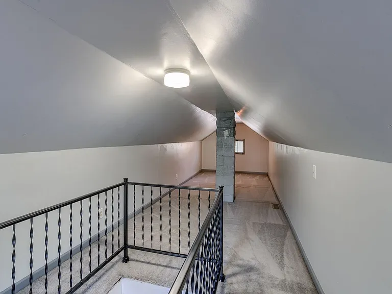 5540 Pine St — Photo 17