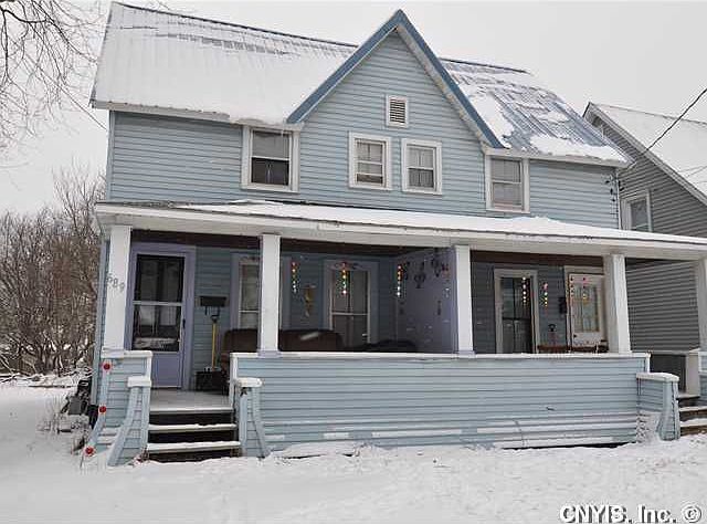 2nd image of 689 Mill St