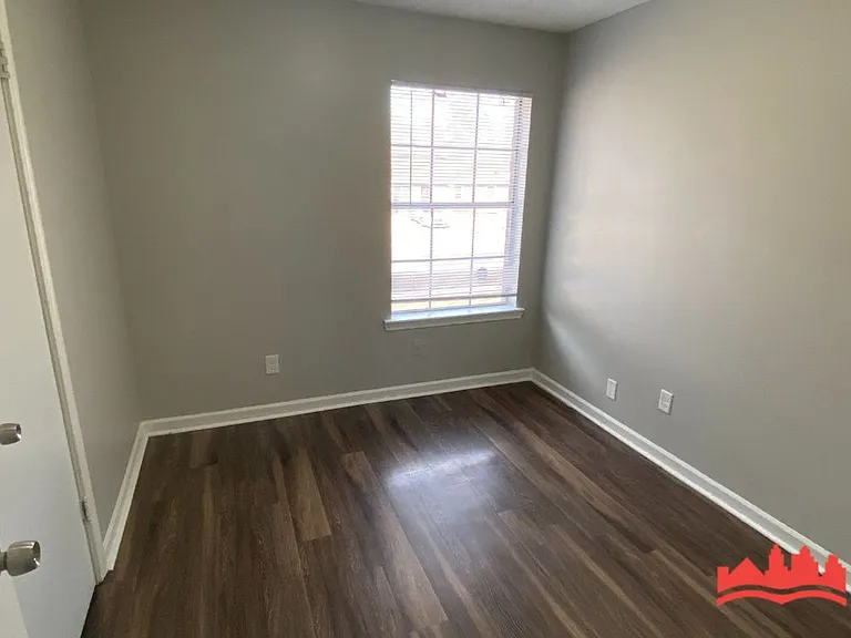 1271 Chickamauga Ave — Photo 6