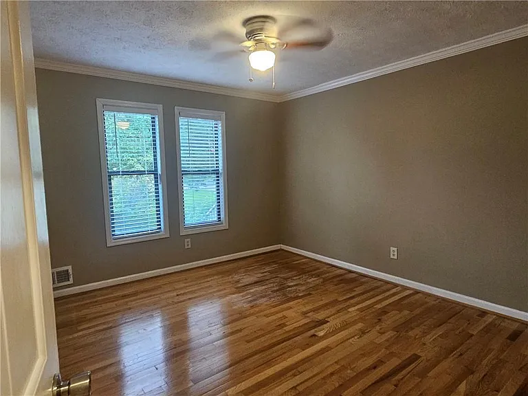 395 Monivea Ln — Photo 17