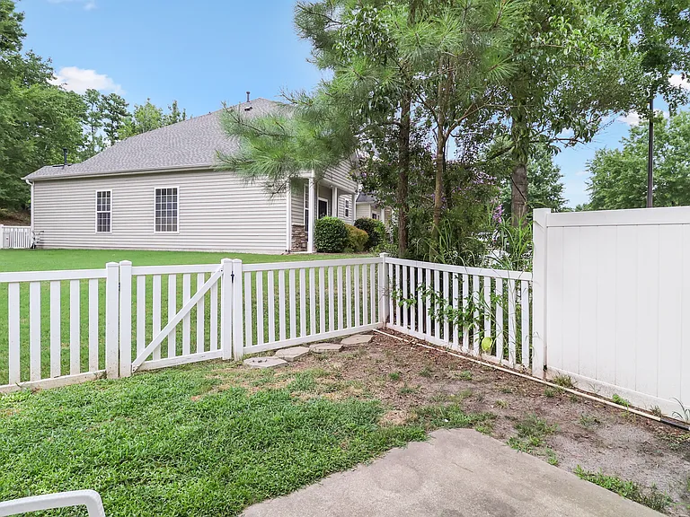 504 Auburn Square Dr — Photo 12